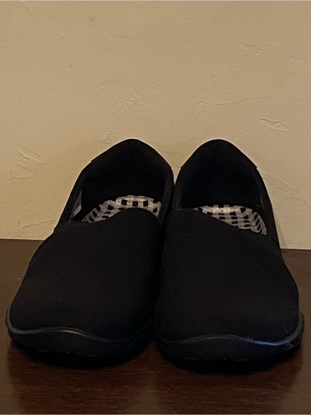 Skechers Size 8.5 Women's Black Slip-On Casual Air-Cooled Relaxed Fit